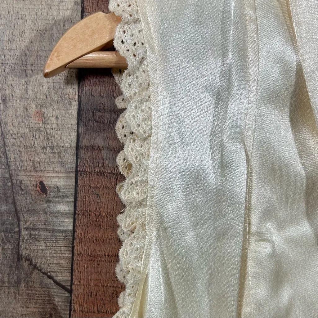 Vintage 70s Satin Lace Vest Size 9 Boho Romantic Cottagecore Feminine Seashell - Image 4