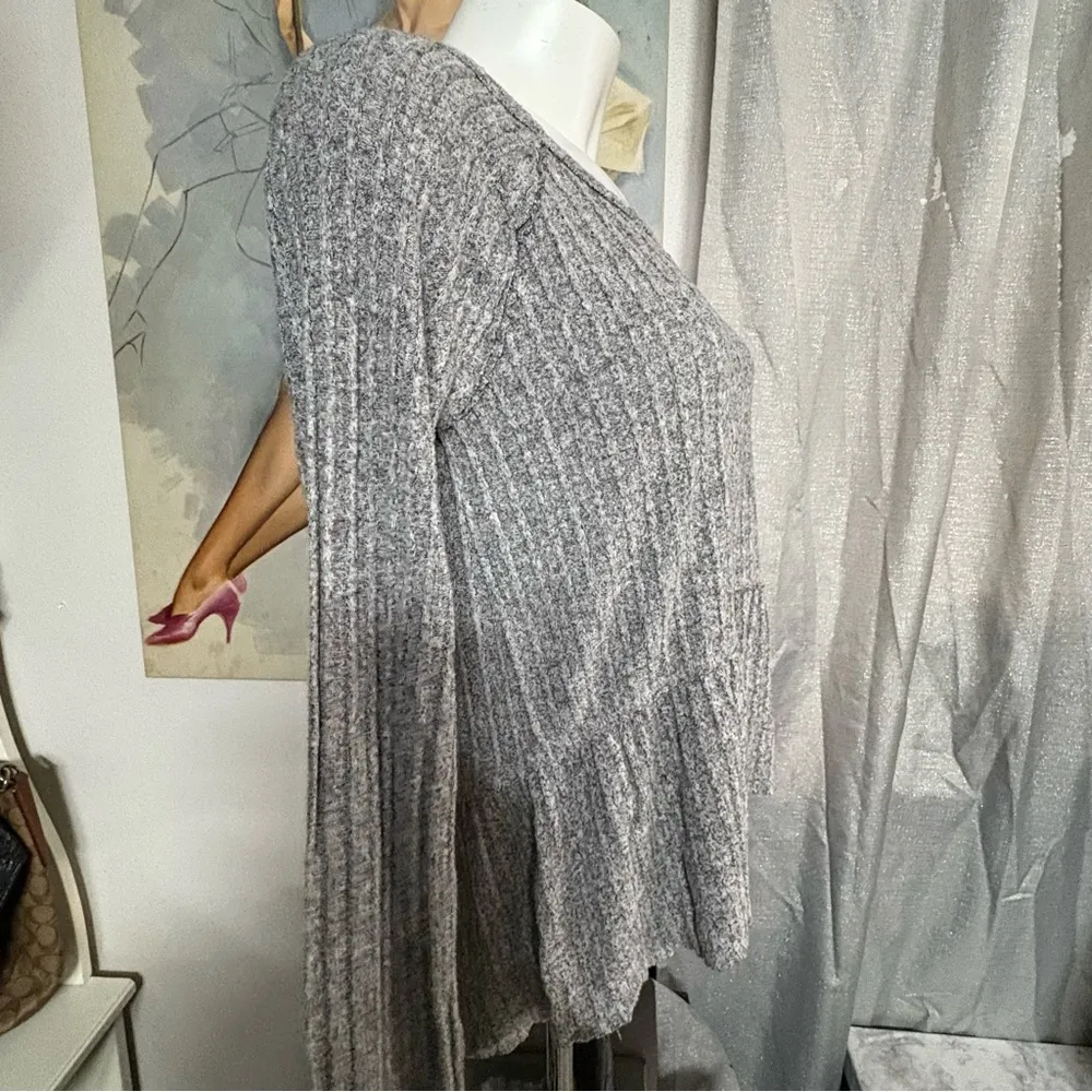 Mossimo woman’s long sleeve sweater size XS Gray - Image 11