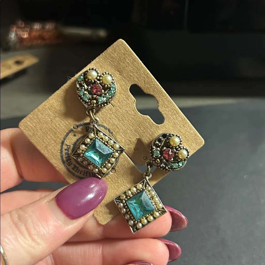 1940s Ornate Vintage Earring Set - Image 2