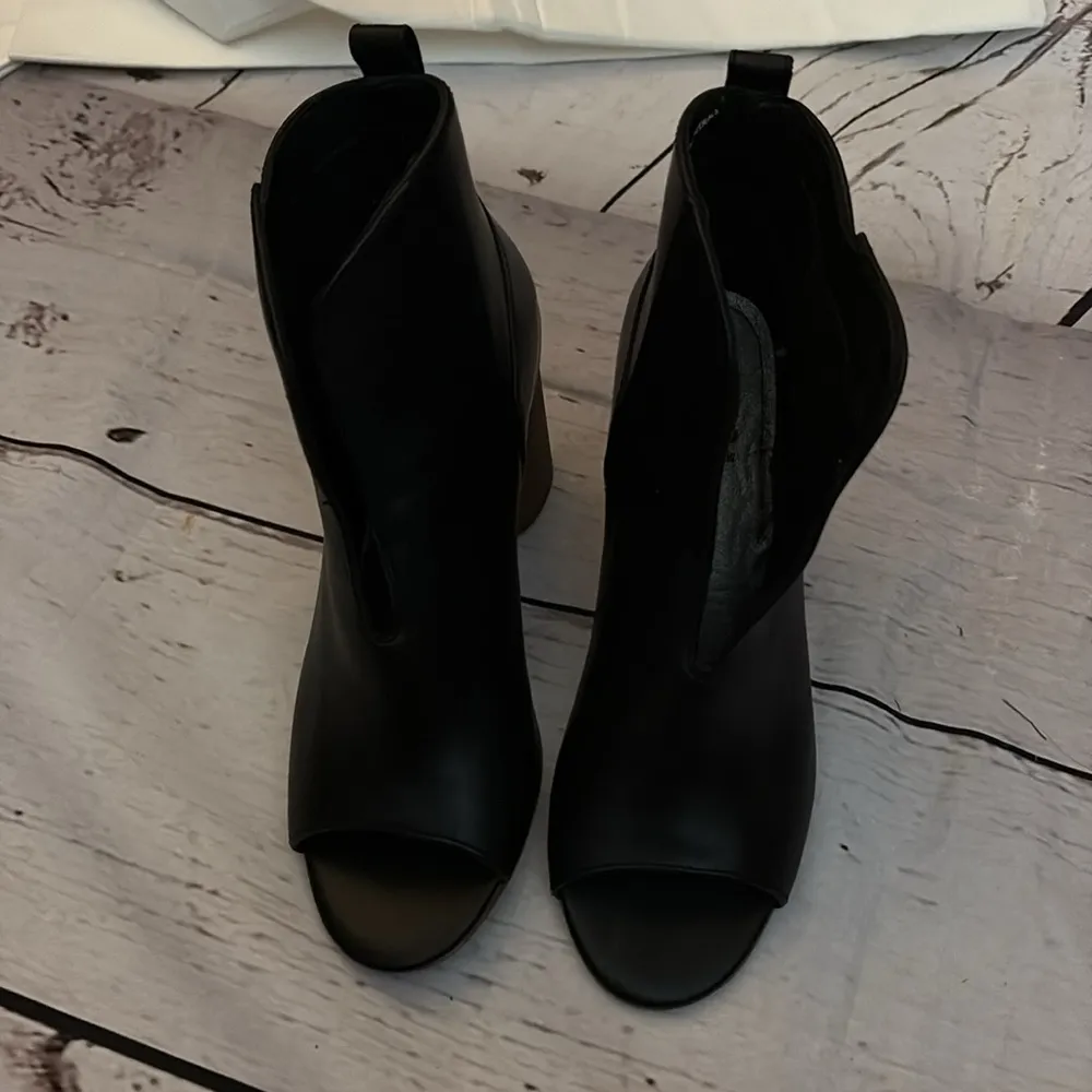 Lucca Lane ankle bootie peep toe - Image 9