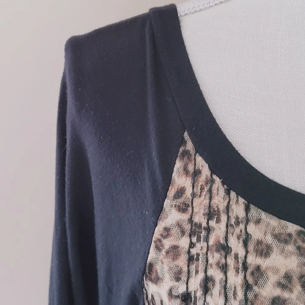 BKE Boutique leopard print blouse size small - Image 2