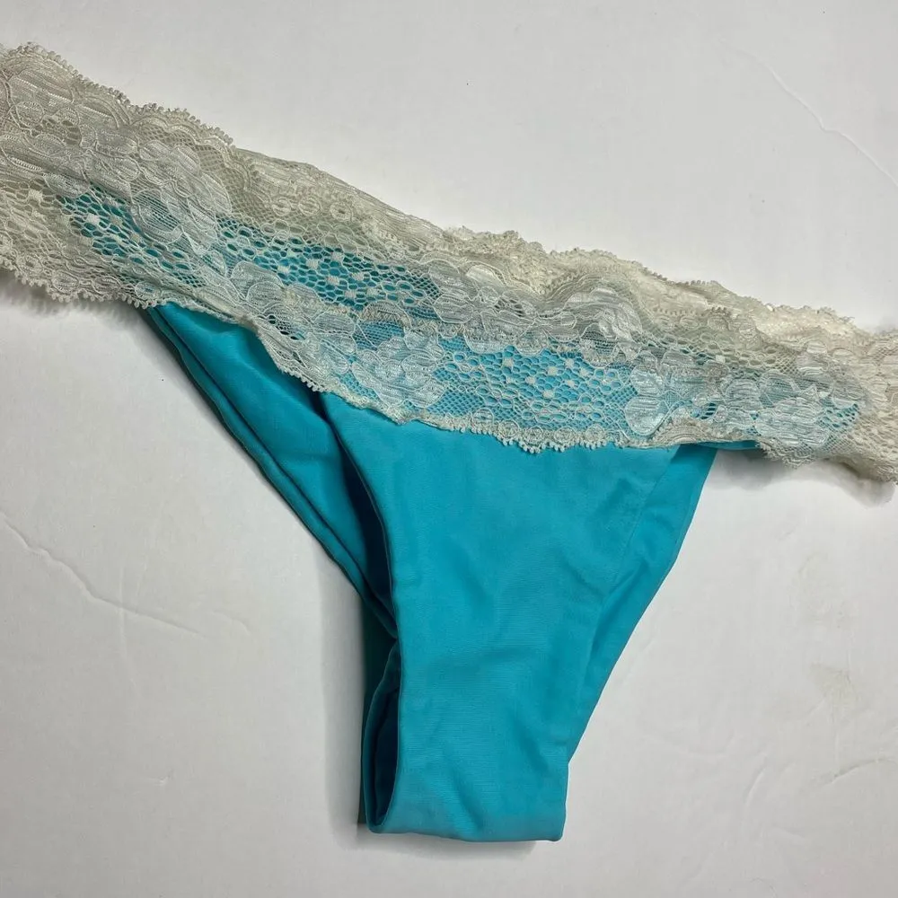 Beach Bunny Lady‎ Lace Bikini Bottom - Image 5