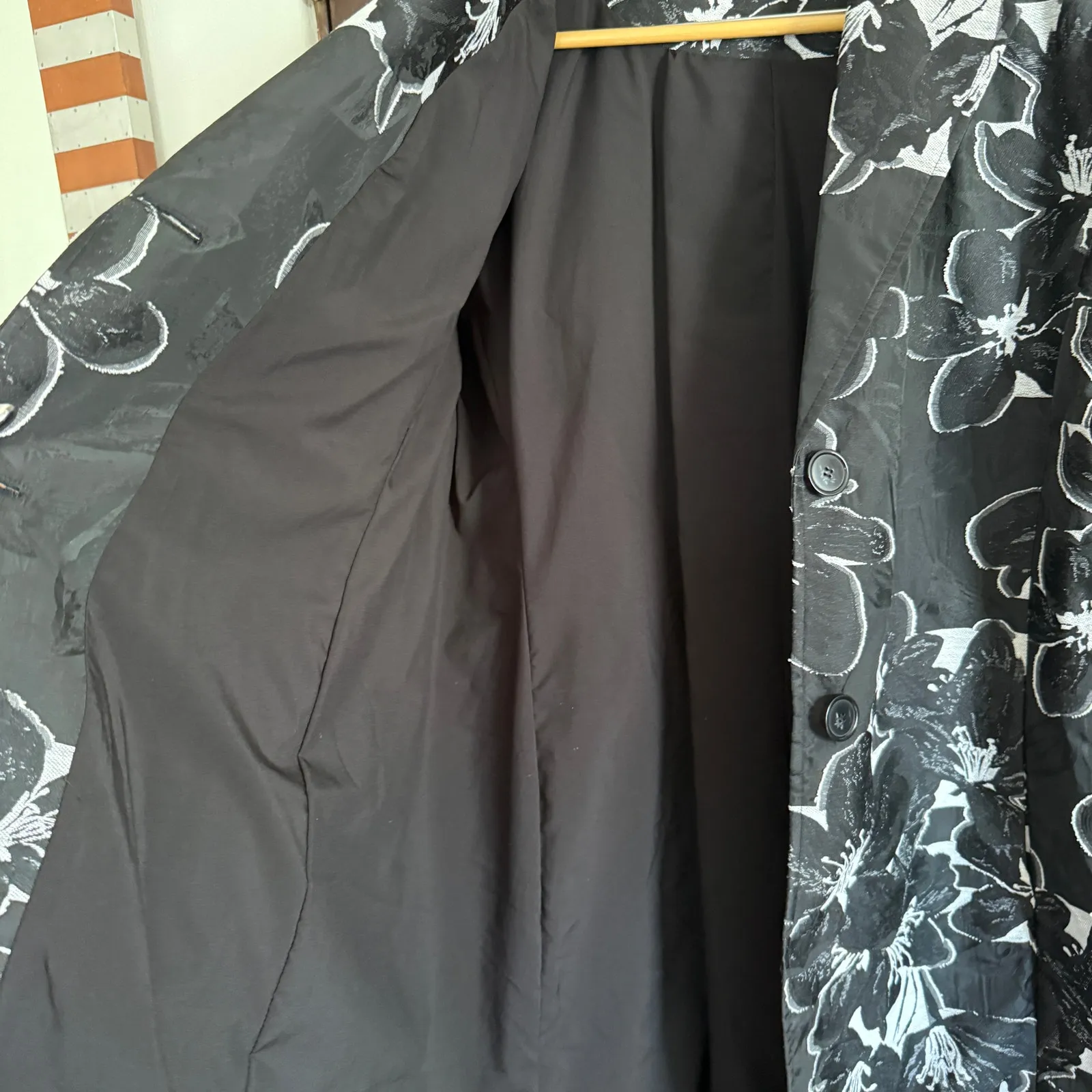 CHICO's Black and White Floral Jacquard Light Jacket | Chico's 3 / US Size 16-18 - Image 9