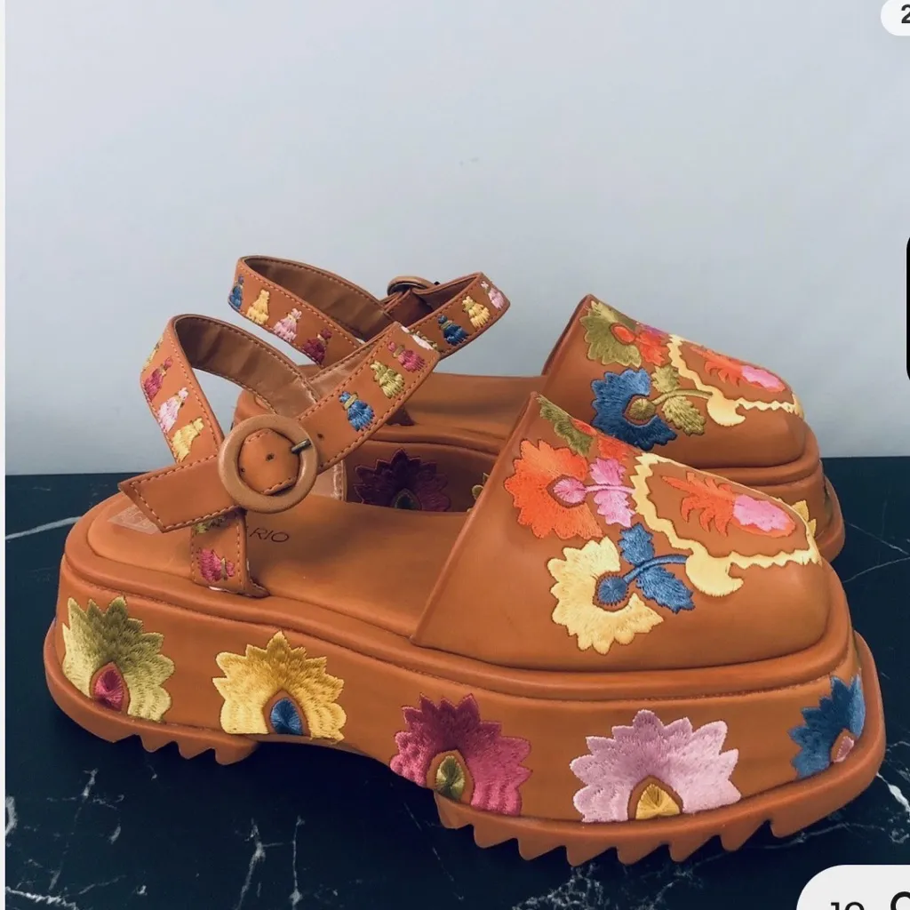 FARM RIO Antwerp Closed Toe Floral Embroidered Platform Sandals *US Size 8 - Image 3