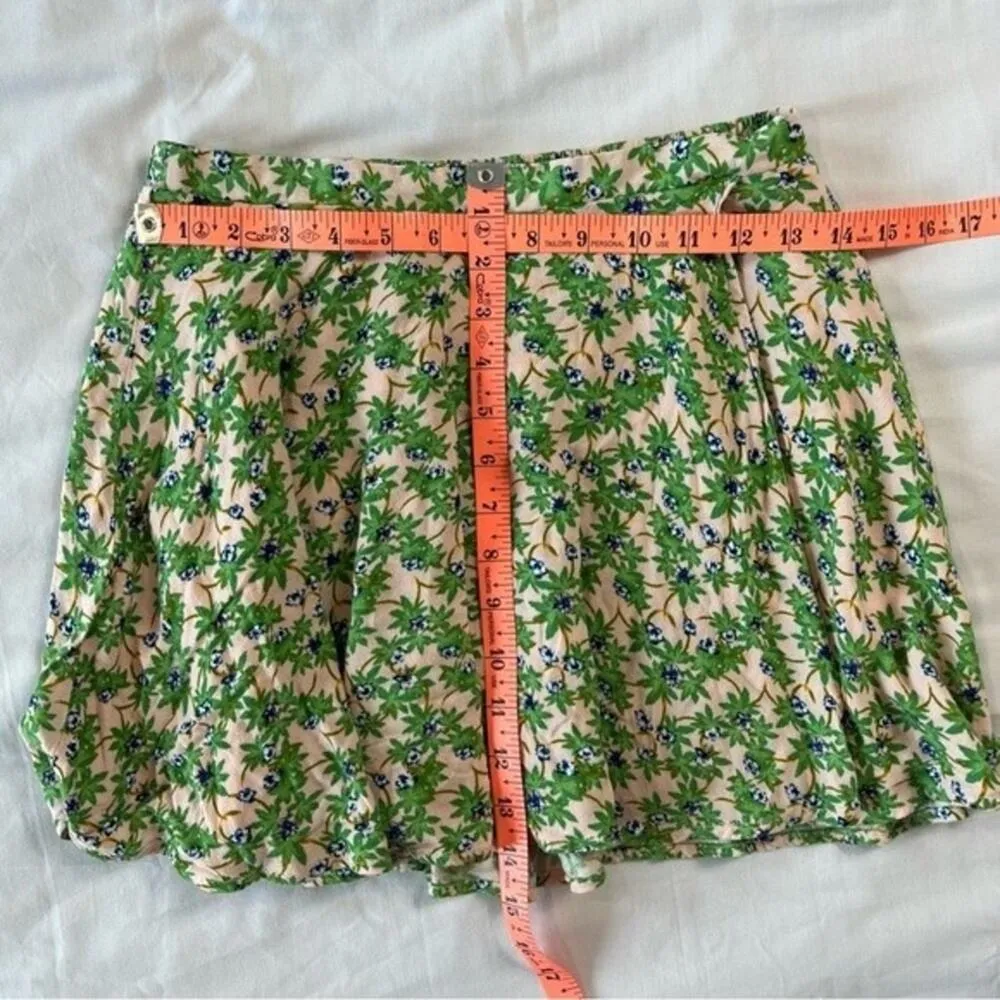 Chelsea & Violet NWOT Women’s Floral Mini Skirt Small Faux Wrap - Image 4