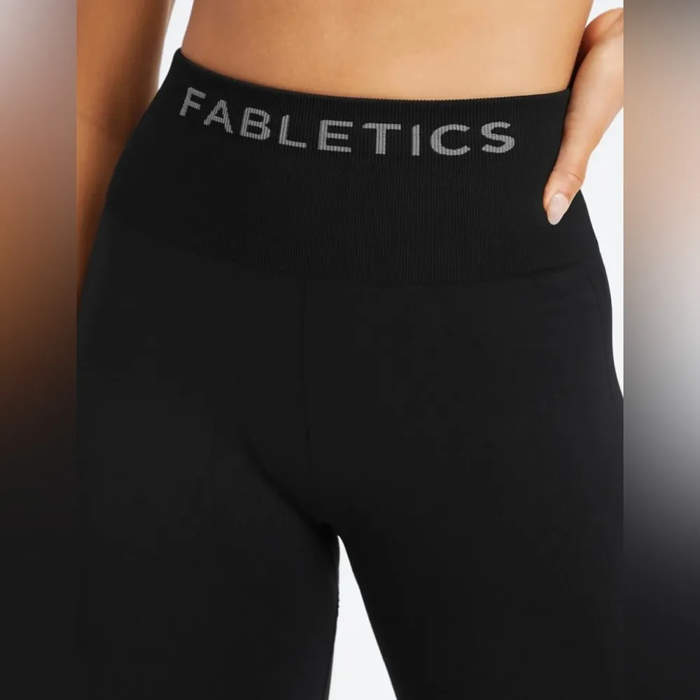 Sync Seamless High Waisted 7/8 Leggings in Black. - Image 5