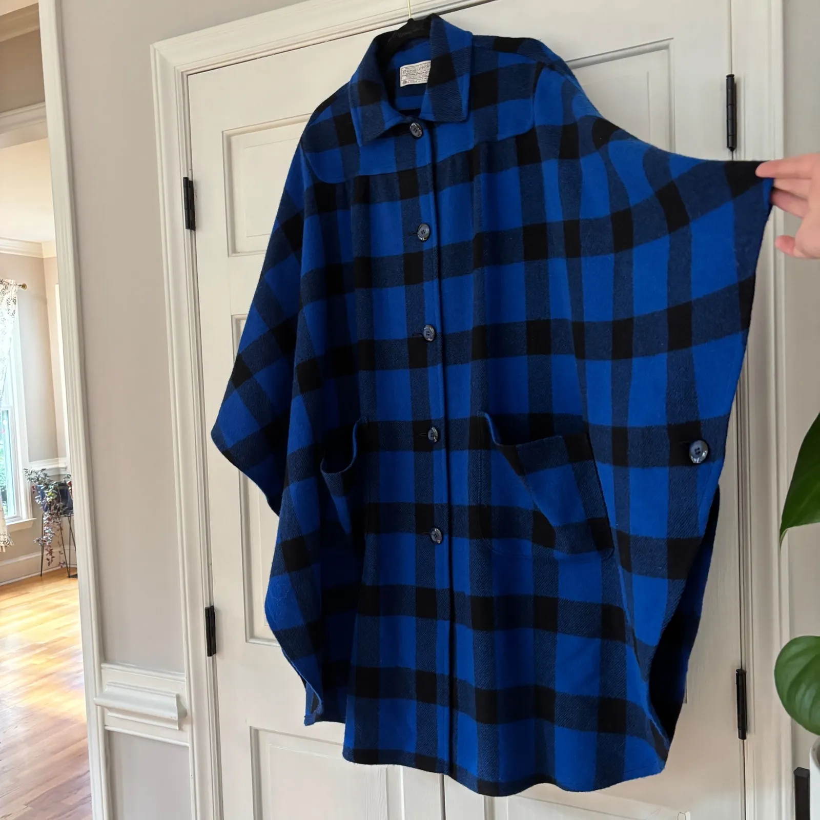 VTG Pendleton Blue Black Buffalo Check Cape Poncho Plaid‎ 100% Wool Button Up - Image 4