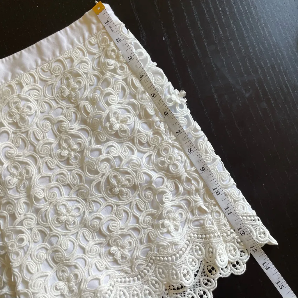 J. McLaughlin White Lace High Waist Shorts Size 2 old money capsule retro girly - Image 8