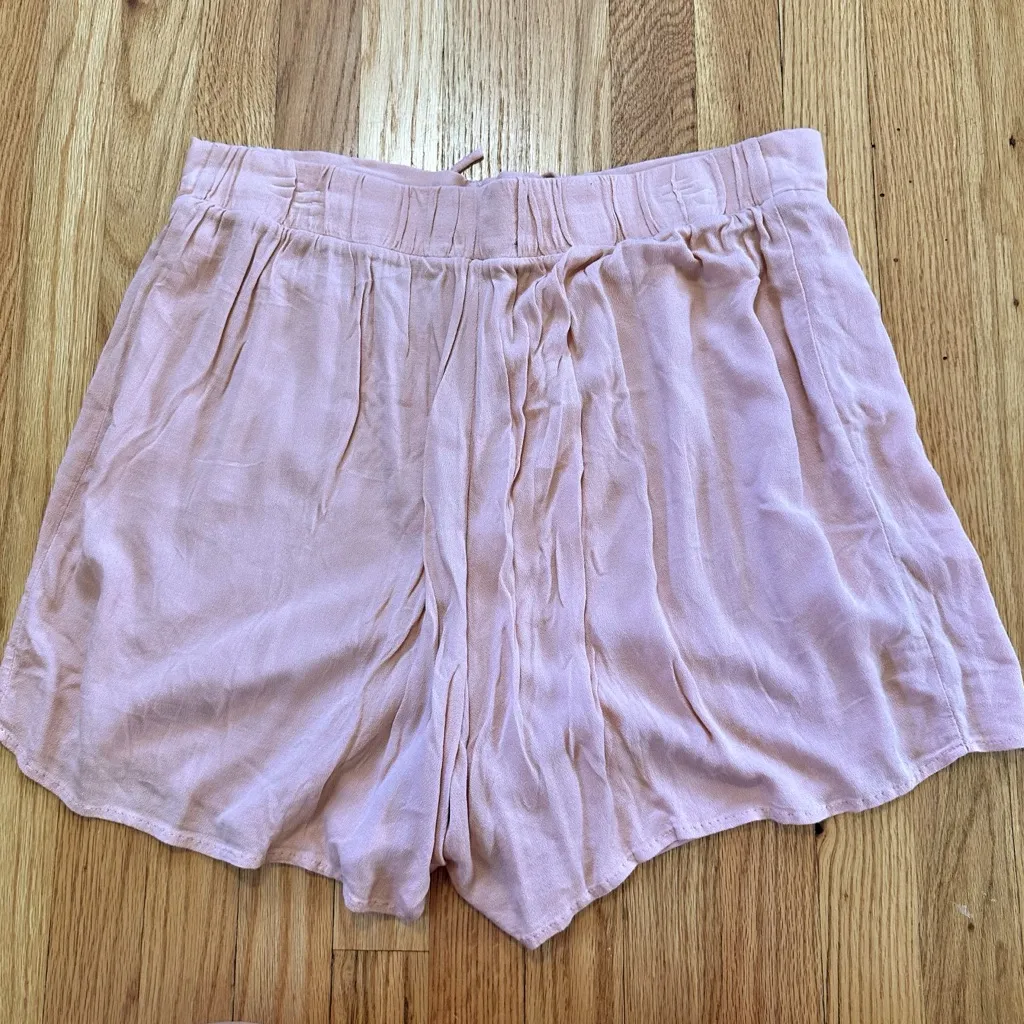 Torrid  Peach Lace Up Crepe Shorts Sz 1/1X - Image 9