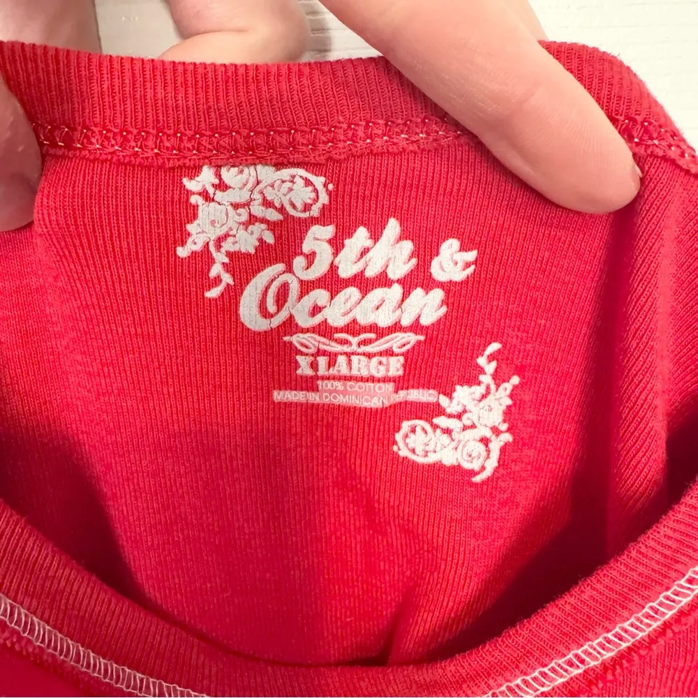 Vintage 5th & Ocean MLB Philadelphia Phillies women’s fit t-shirt XLARGE - Image 3