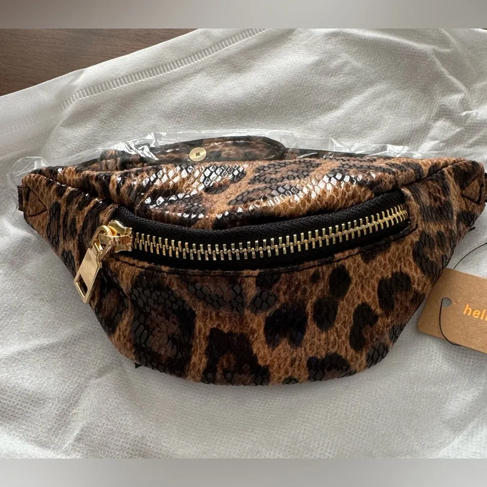 NWT Leopard Mini Fanny Pack with Crossbody Chain Brown - Image 4