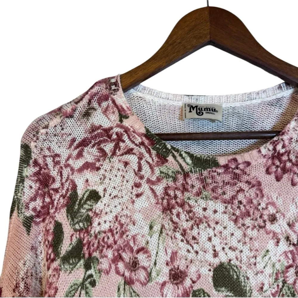 Show Me Your MuMu Bonfire Sweater
Hydrangea Blooms Floral Knit Size Small - Image 3