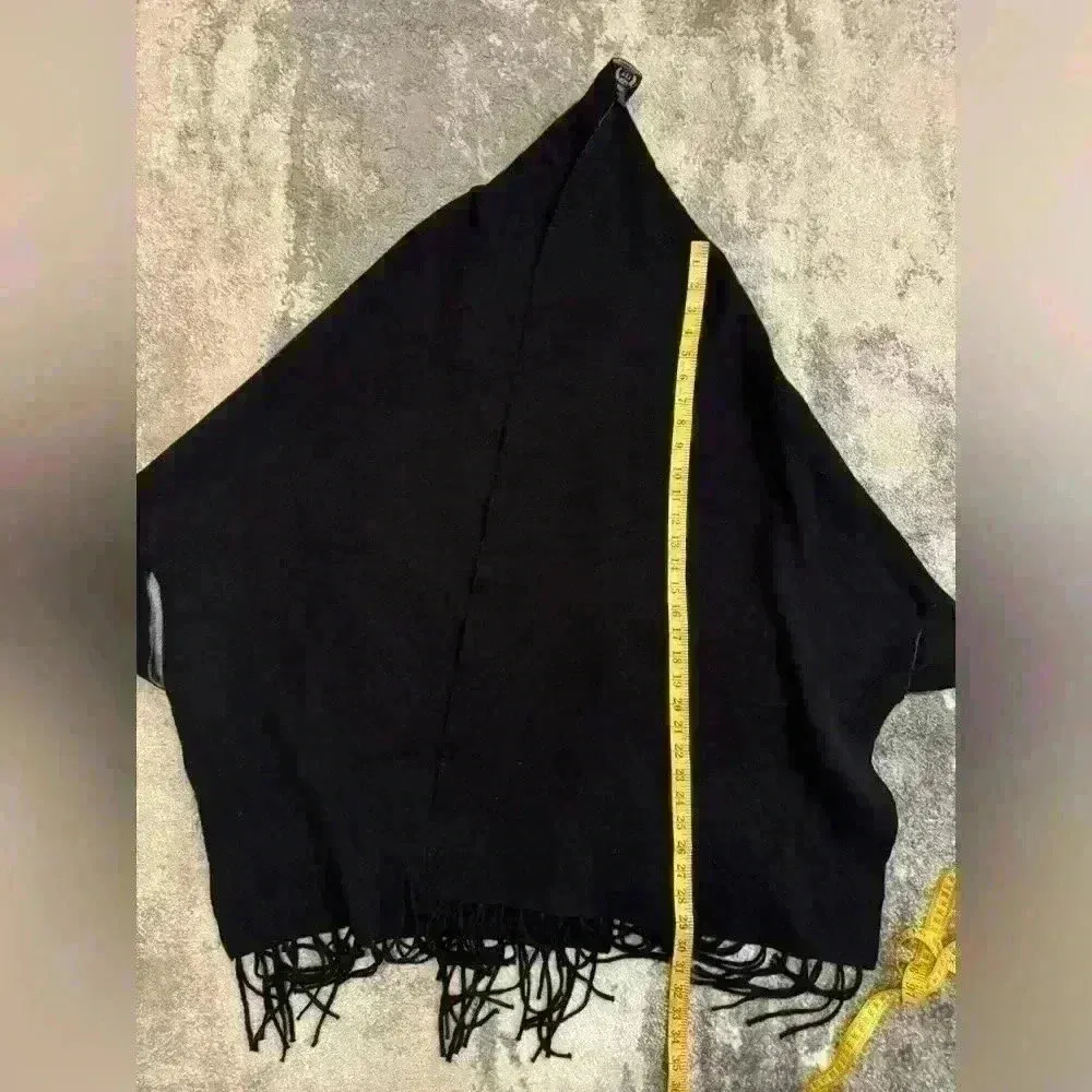 Women’s Black A.Z.I. Throw - Image 8