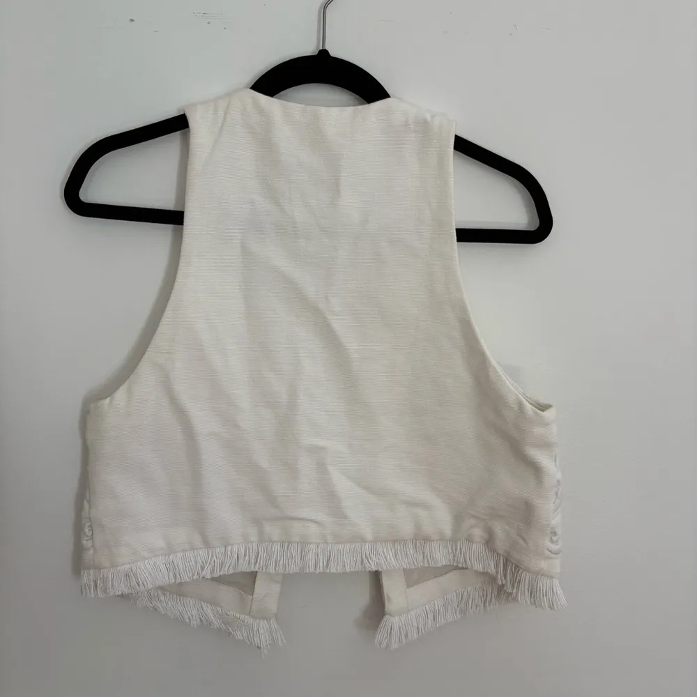 H&M White Embroidered Vest Cropped Floral Bohemian Cottage Core Fringe small - Image 8
