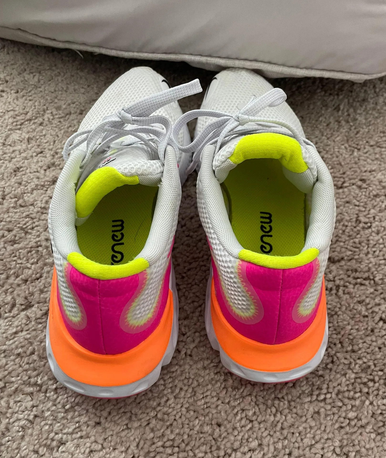 Nike Renew Tennis Shoes - Image 4