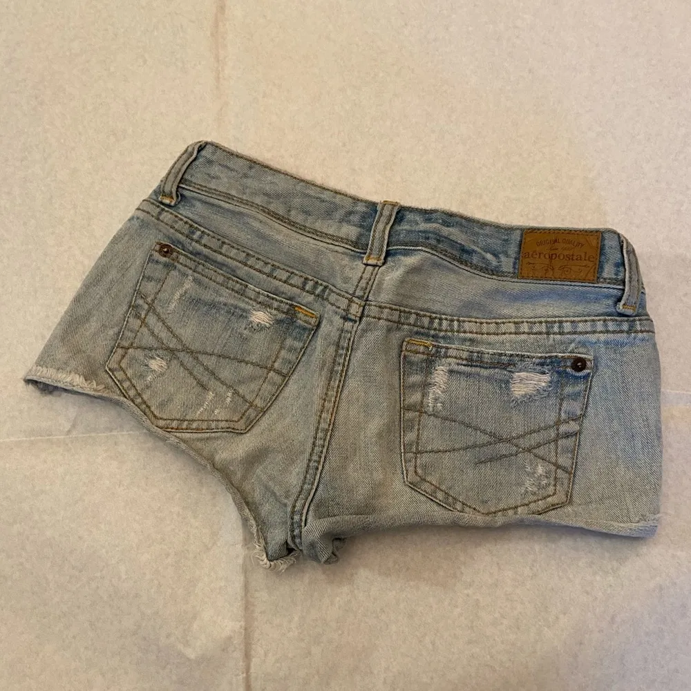 Aeropostale Super Cute  light wash shorts !! - Image 2