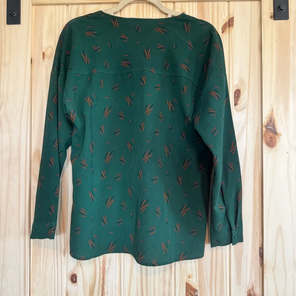 Green V-Neck Print Button Front Long Sleeve Blouse size Small - Image 4