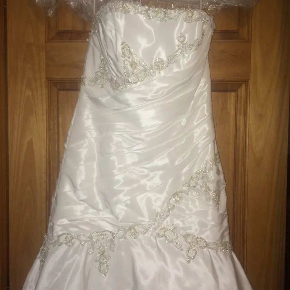 NWOT Gorgeous wedding dress 👰🏻 Size 12 - Image 2
