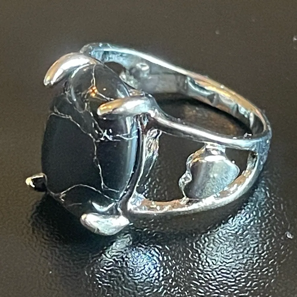 Black onyx silver plated ring size 4.75 - Image 3
