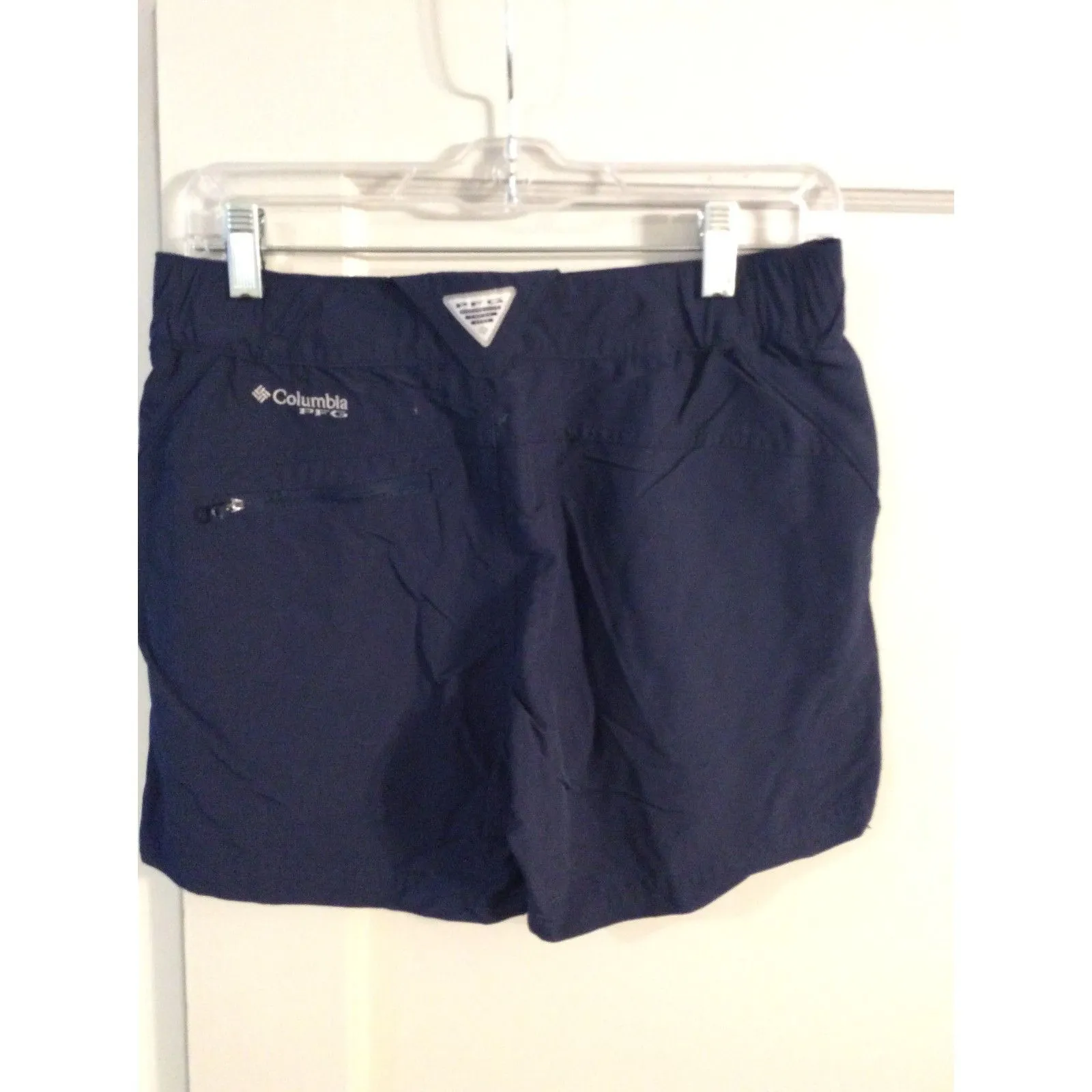 Columbia Women's Omni Shade Navy Blue Shorts Size Small 5" Inseam - Image 4