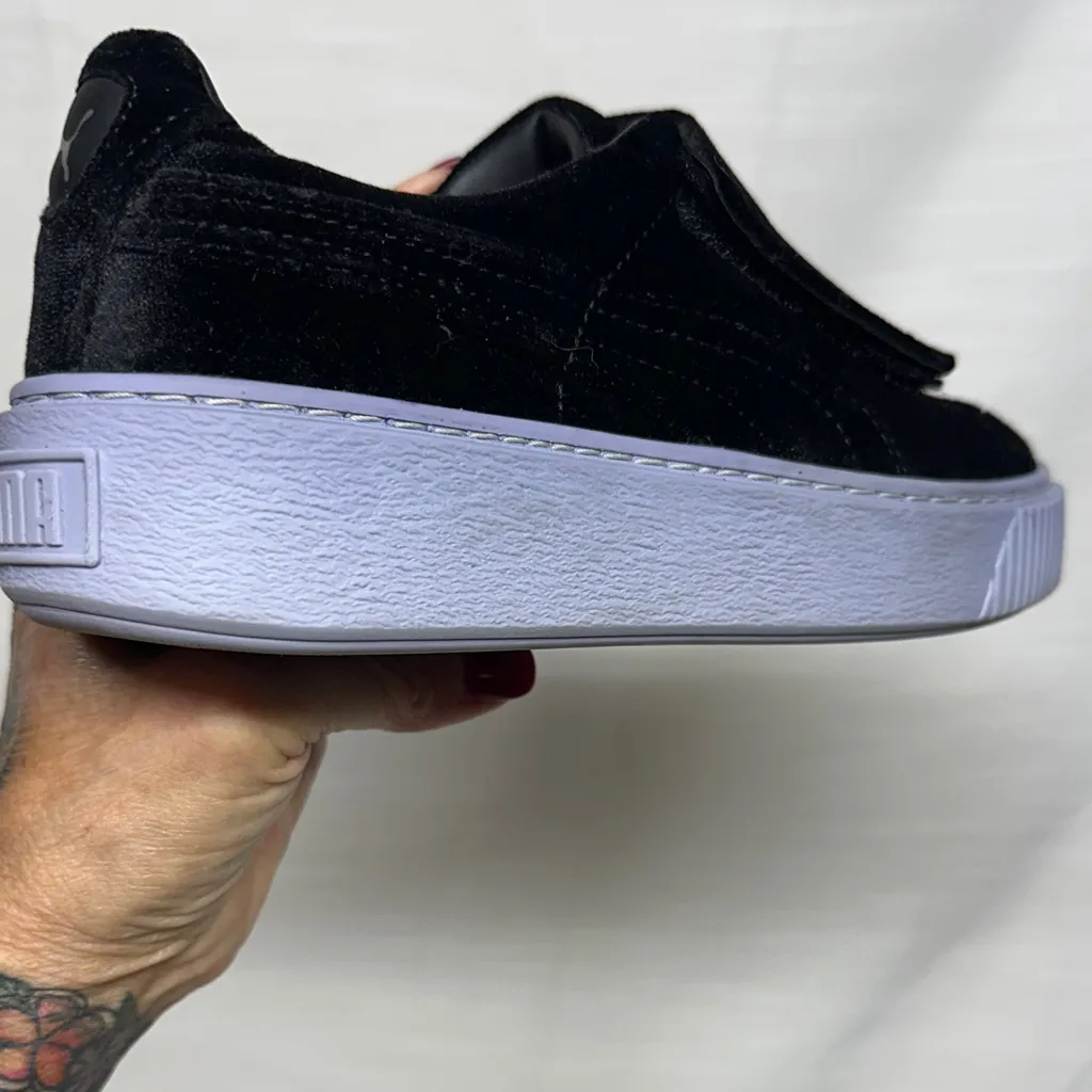 Women's Puma Velour Black Strap Platform Sneakers Size 7 - Image 10