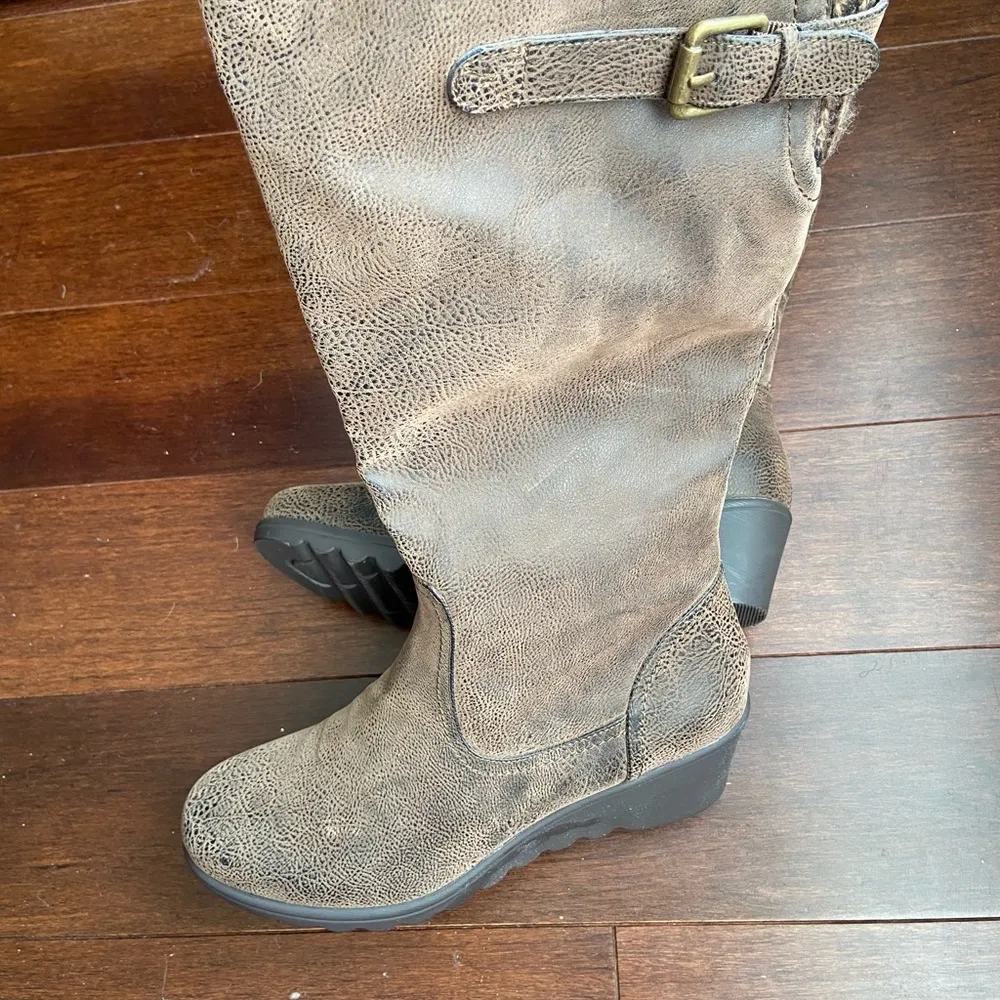 Hokus Pocus boots in excellent condition preowned size 10 - Image 4