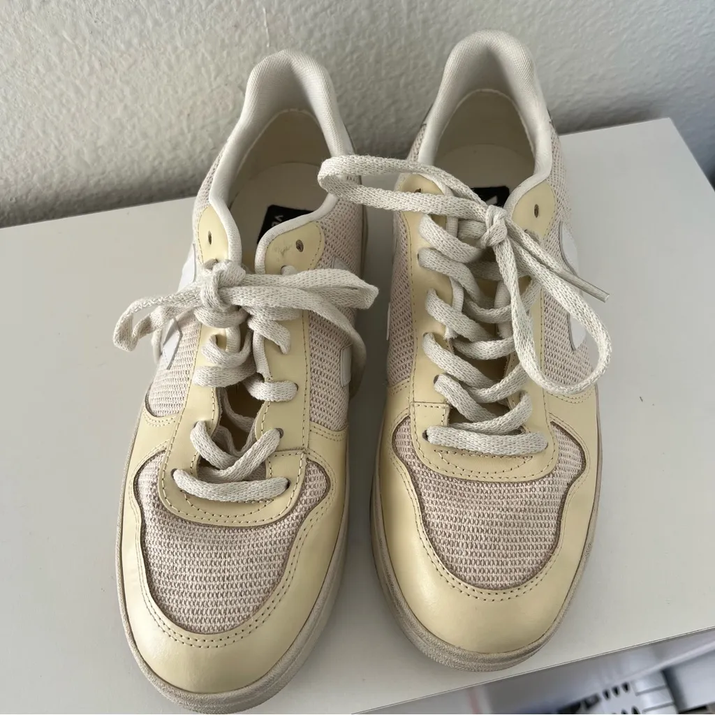 Veja V-10 J Mesh Sneakers in Jute White & Yellow - Image 2