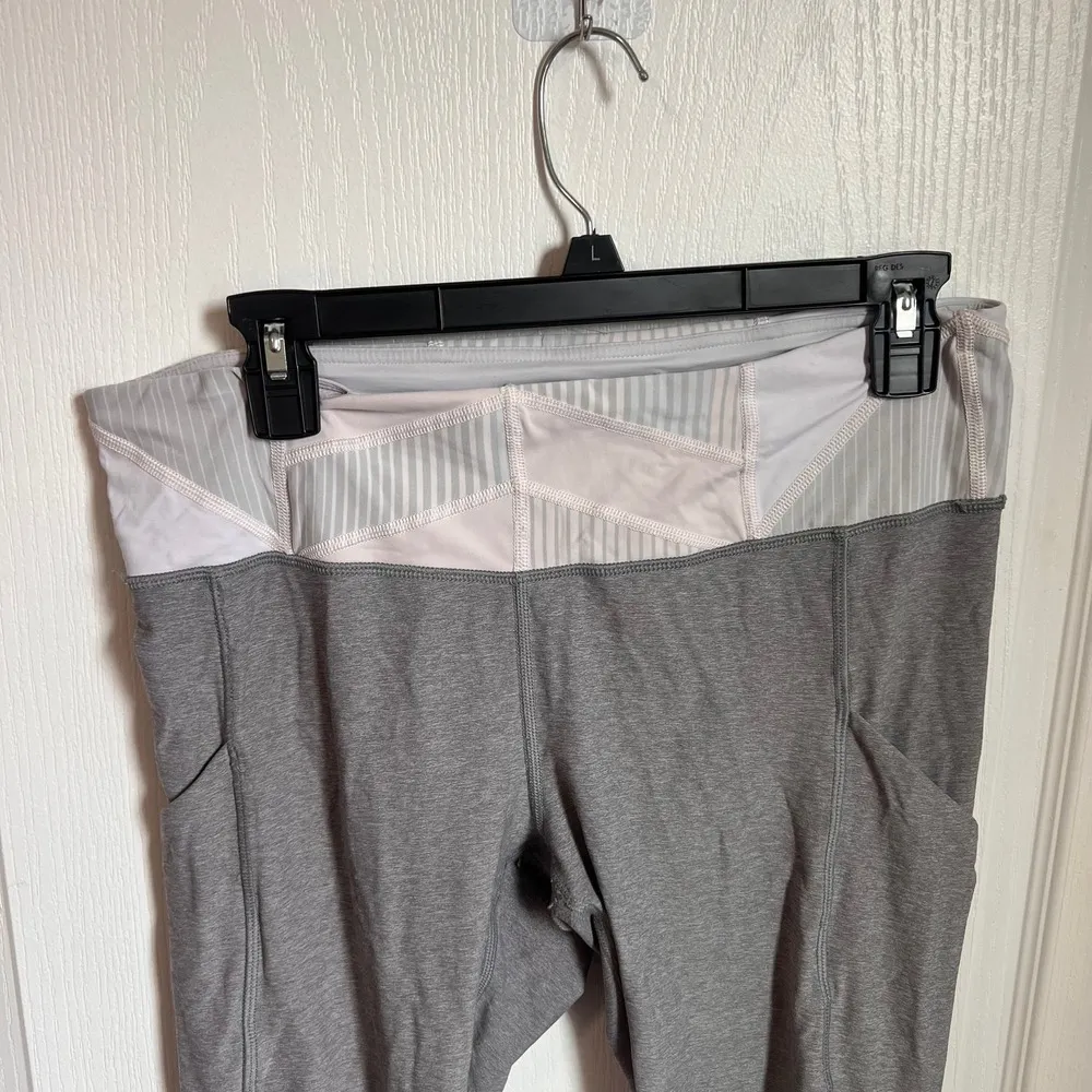 Lululemon Women Mid Rise Full Length Run Train Leggings Hip Pockets Size Gray 10 - Image 4