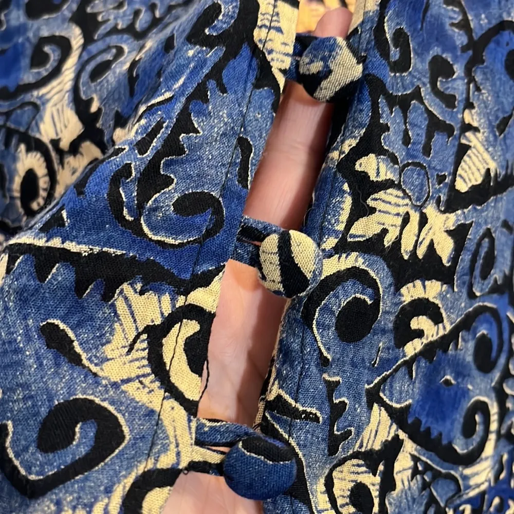 CAROLE LITTLE Button Down Short Sleeve Shirt Blue Print-Medium - Image 5