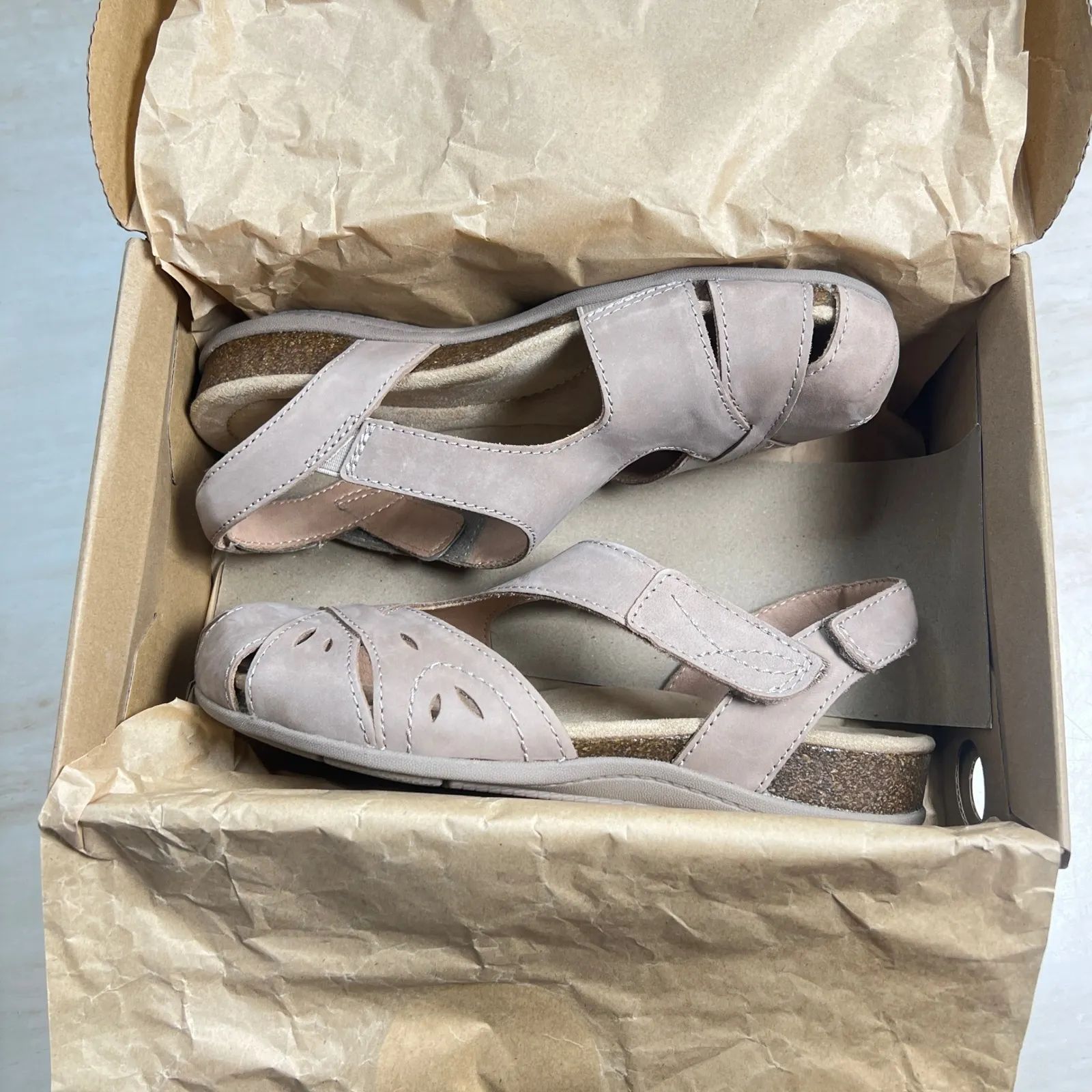 Earth Origins Women's Sandals Size 6M Beige Leather Comfort Casual Shoes - Image 8