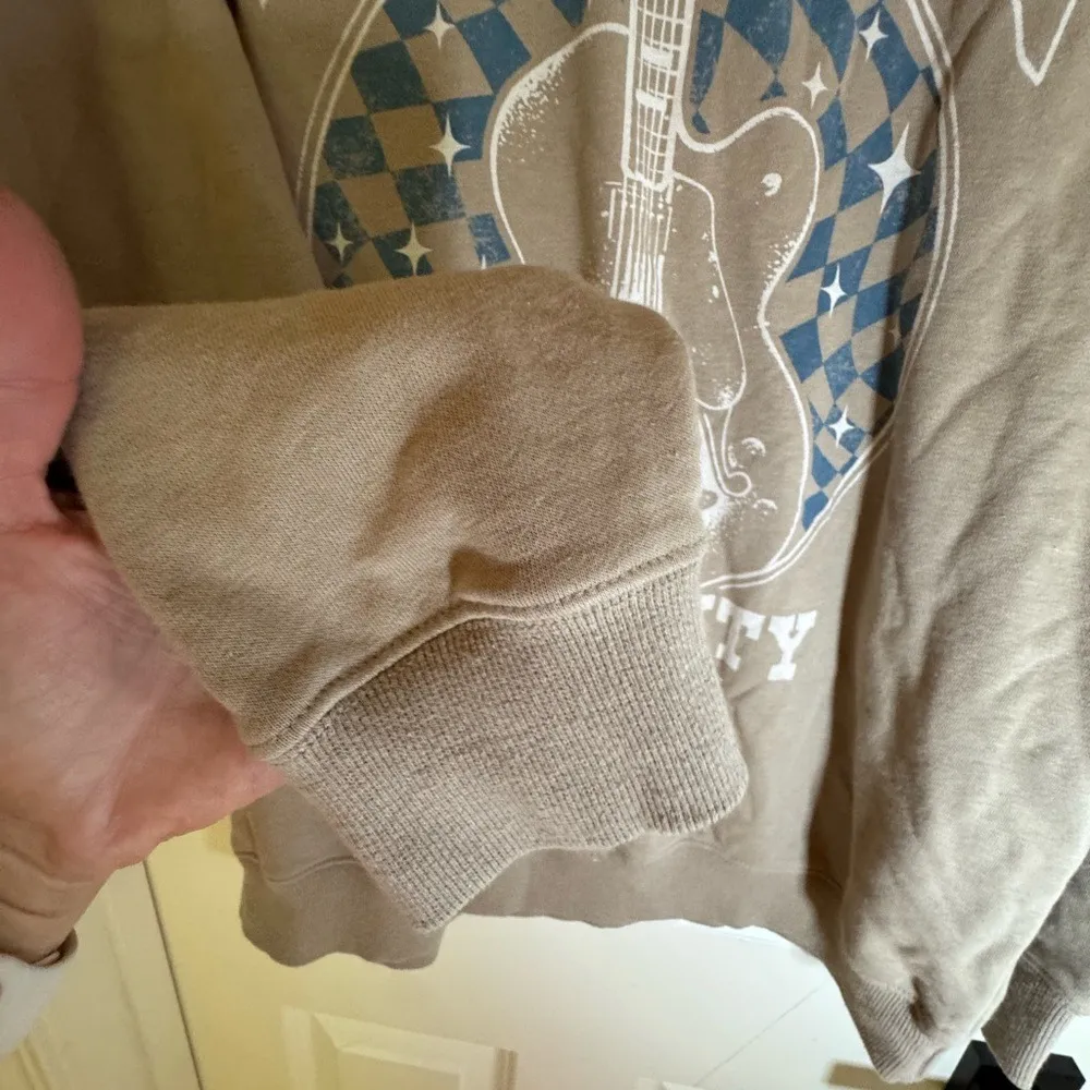 "Nashville Music City" graphic pullover by Lotus Fashion, Large - Image 4