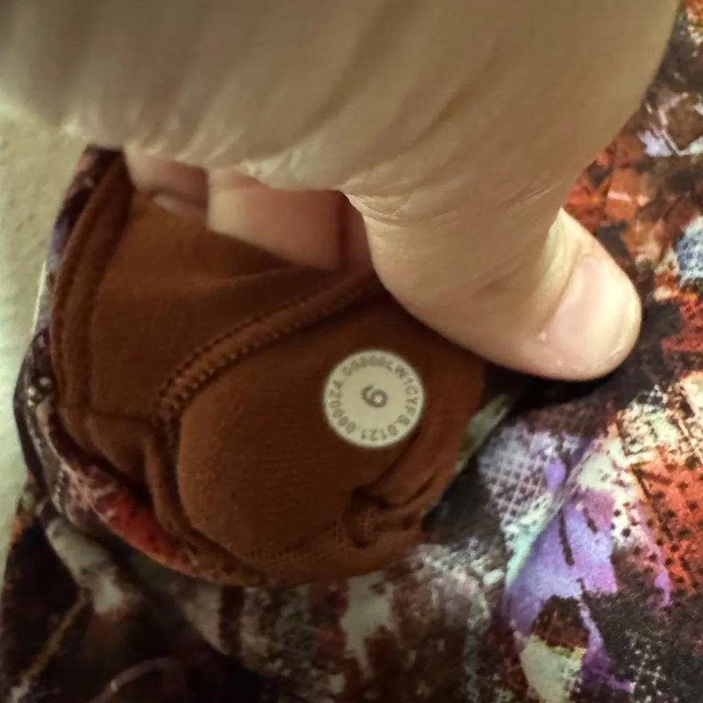 Lululemon Everlux and mesh cropped tank size 6 - Image 3