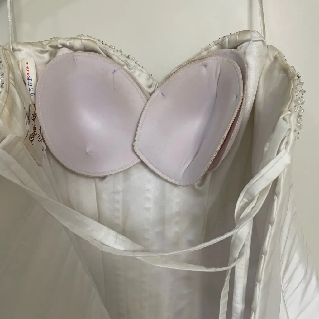 Maggie Sottero wedding dress size 8! White - Image 11