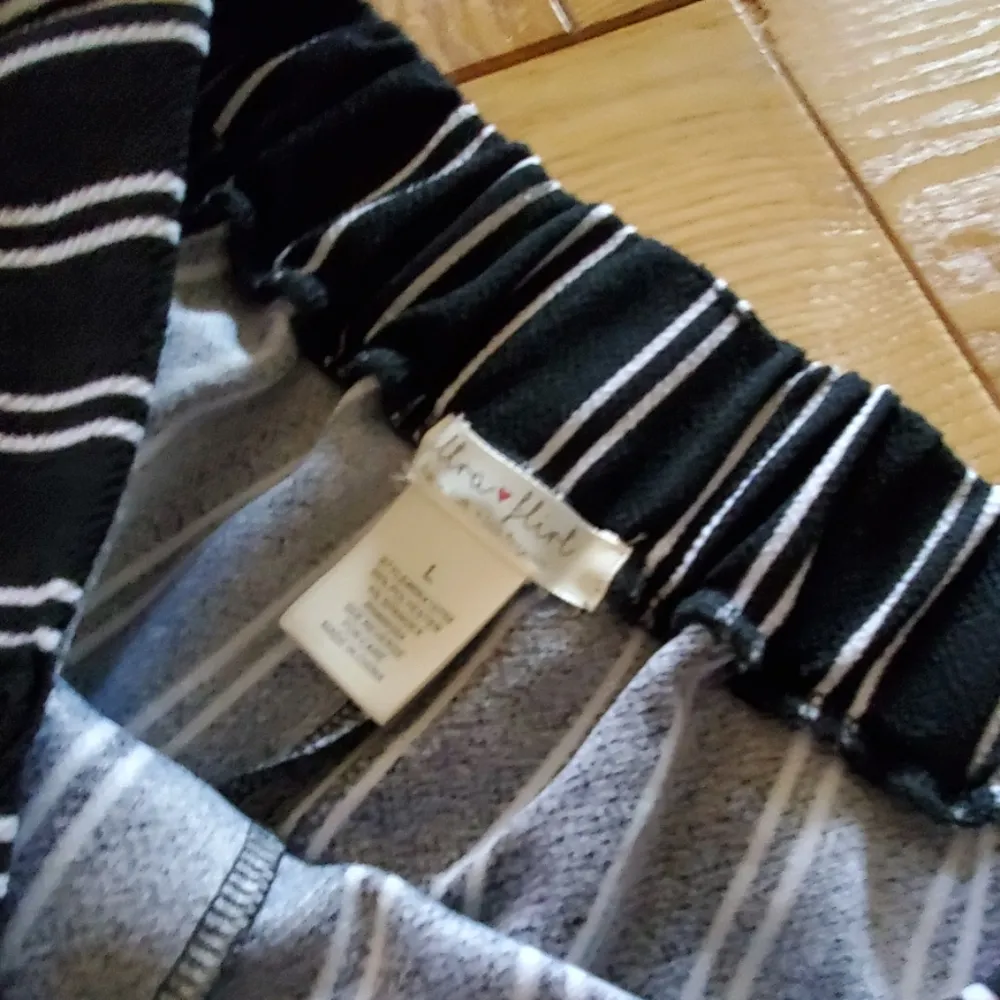 Ultra Flirt Women’s Taper Leg Pull On Cropped Pants, Stripes, Large - Image 2