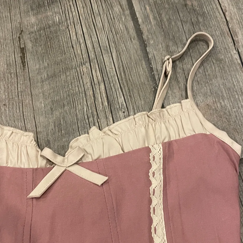 Motel Rocks Mauve and Cream Lace Corset - Image 2