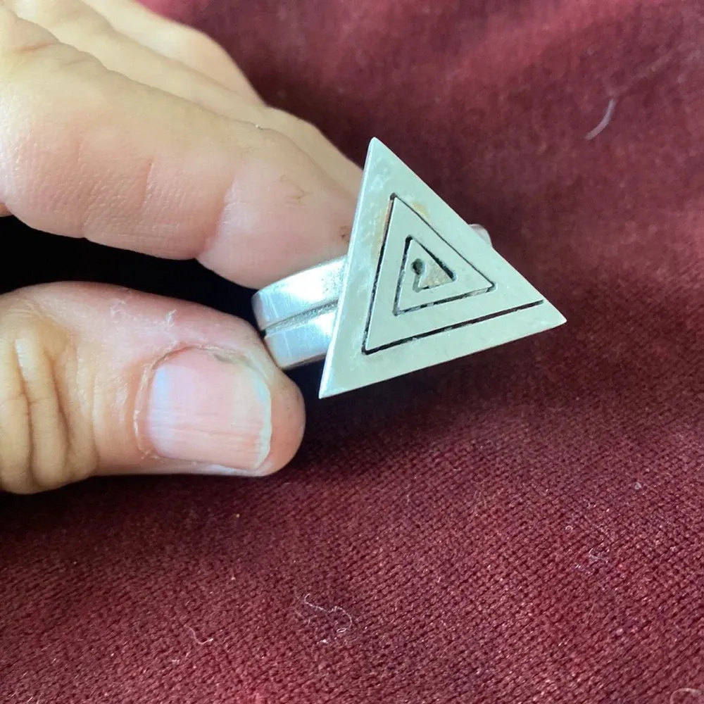 Sterling silver rustic triangle ring - Image 6
