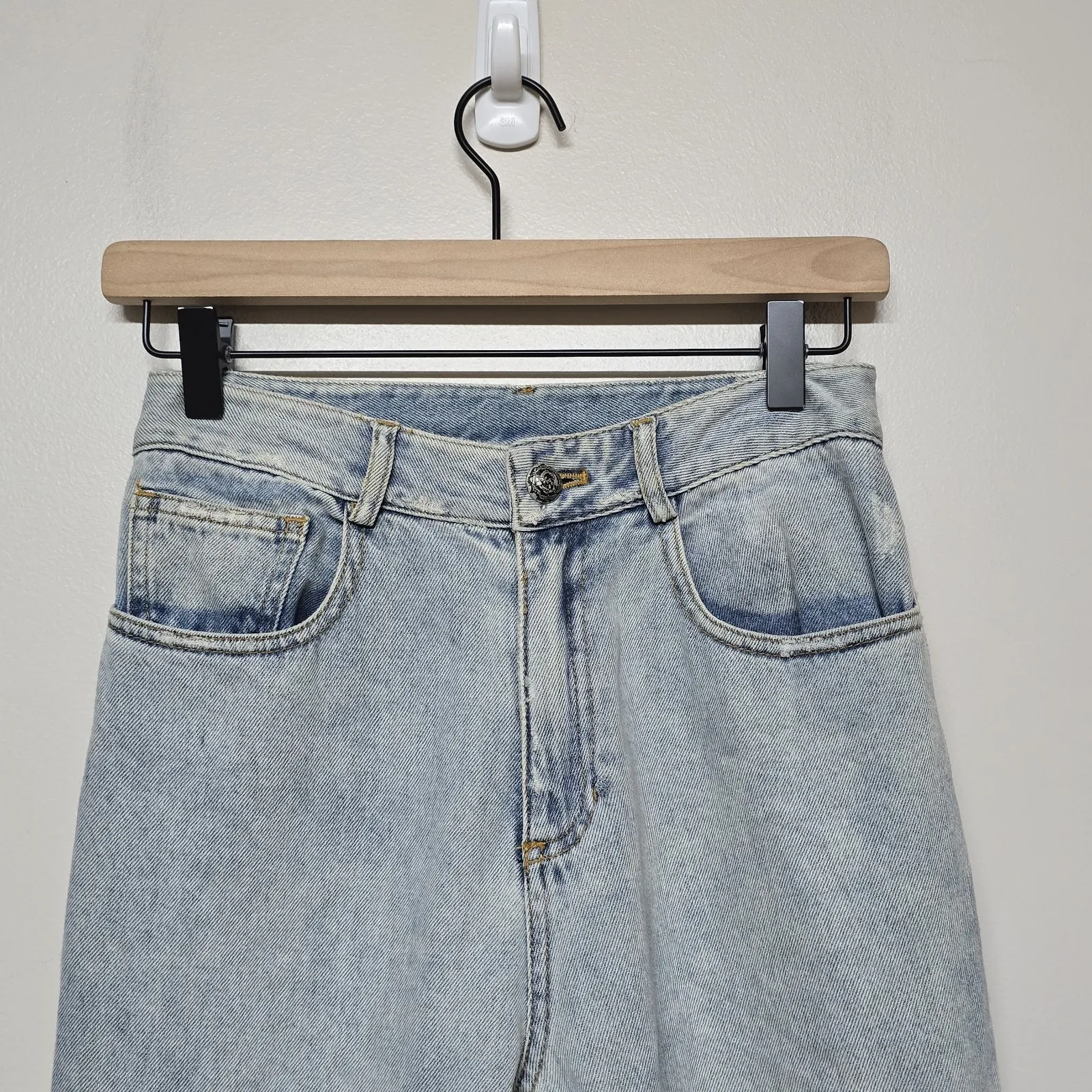 Sea New York Women's High Rise Flare Light Wash Jeans Raw Hem Size 2 100% Cotton Blue - Image 2