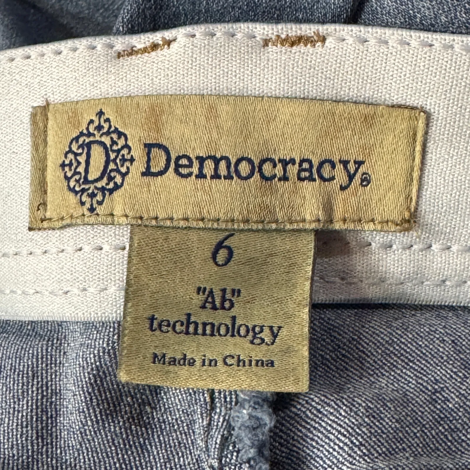 Democracy SZ 6 “Ab”technology Jeans Distressed Stretch Mid-Rise Whiskered Blue - Image 7