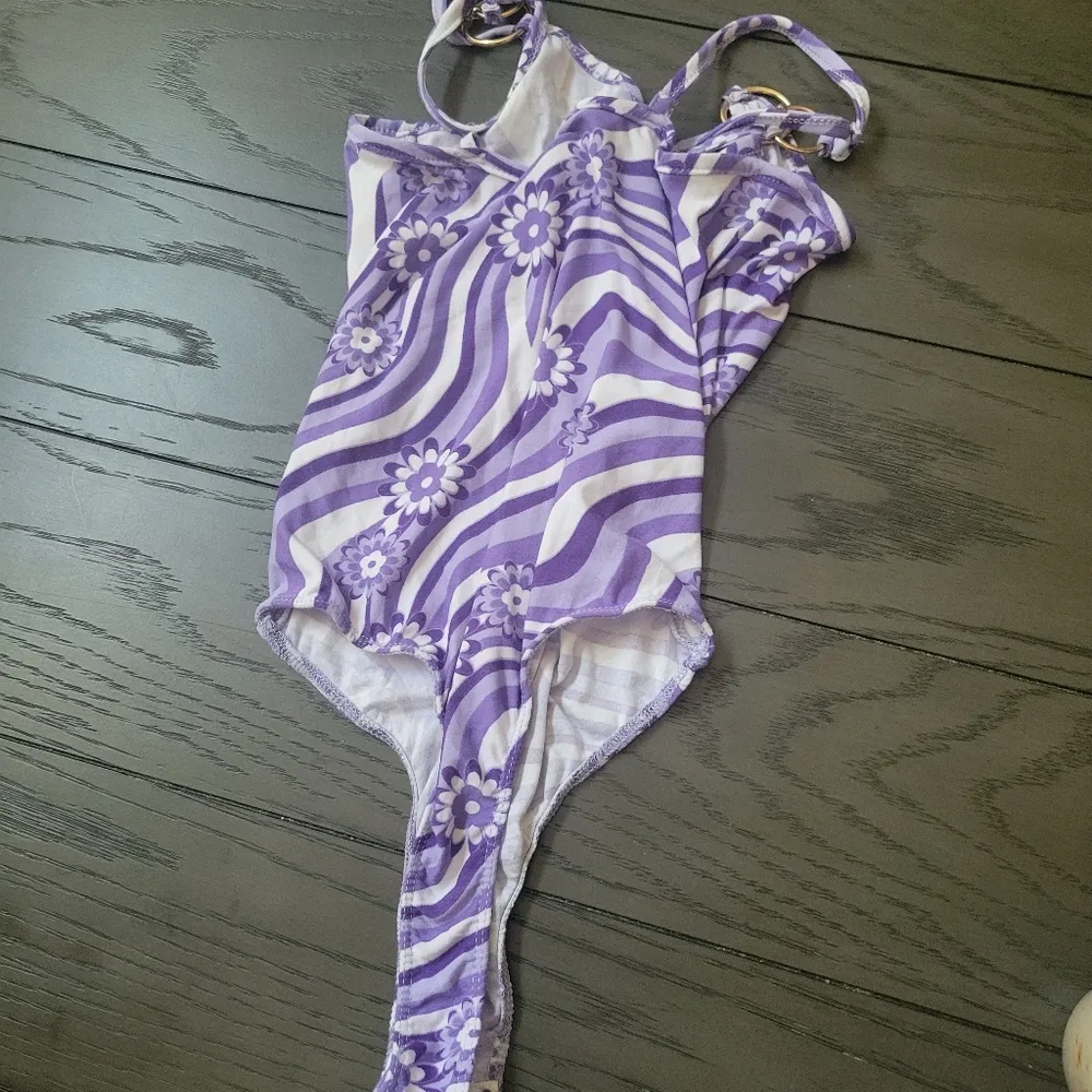 Rue 21 bodysuit size xs purple and white - Image 3