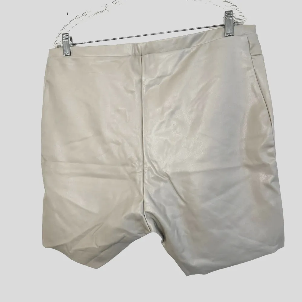 Skims faux leather biker shorts color shell size 4X - Image 5