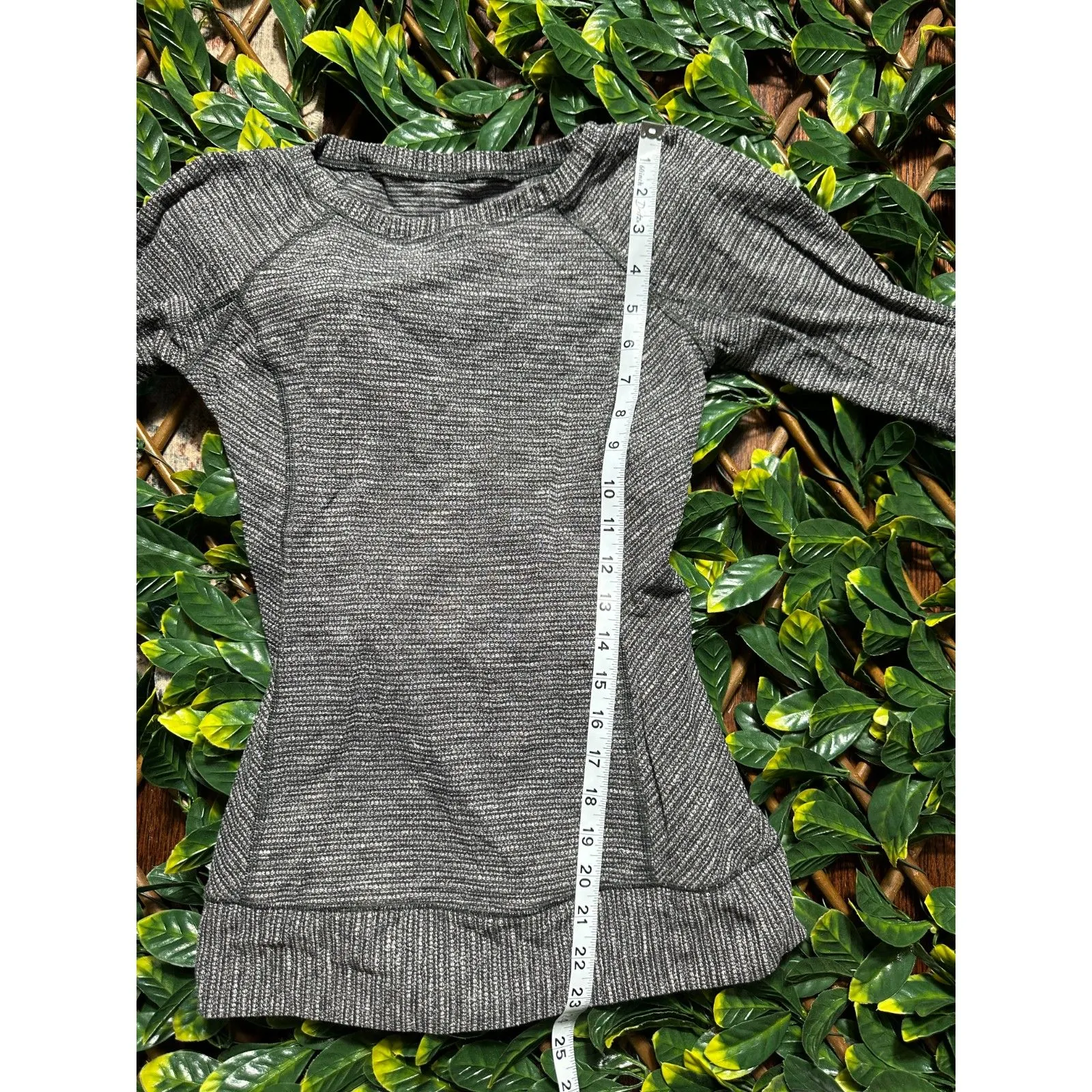 Lululemon Gray Longsleeve Workout Shirt Size 2 - Image 7