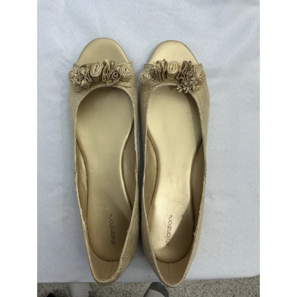 Womans Xhilaration Flats 11 Gold Open Toe Flower Detail Slip On NWOT - Image 5