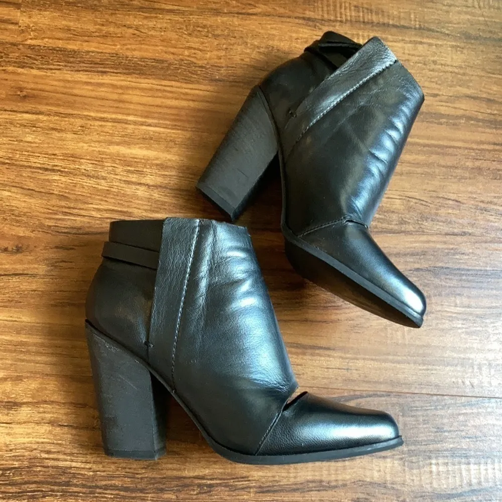 Joe’s Jeans black leather Avryl cut out‎ boots size 8.5 - Image 2