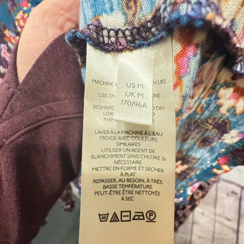 Anthropologie Blouse Top Maroon Pink Floral Shirt Size medium Long Sleeve V Neck - Image 9