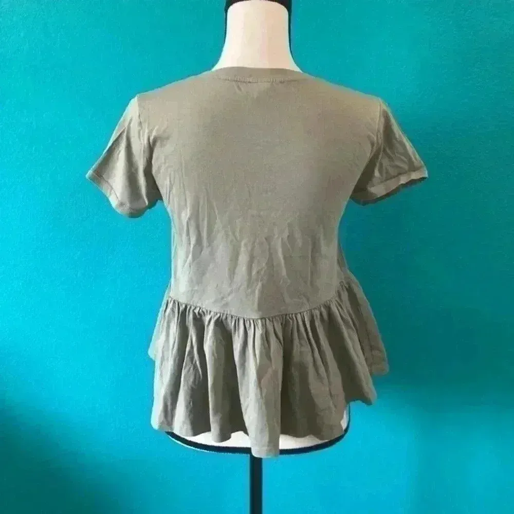 Forever 21 ⭐️  green top in size small - Image 2
