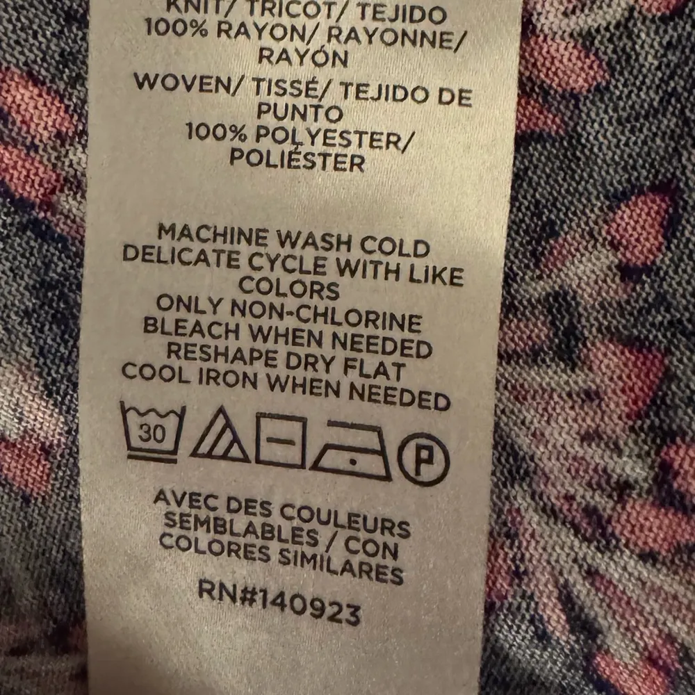 LOFT Floral Ruffle Top in Red, White, and Navy Blue Women’s Size Small - Image 4