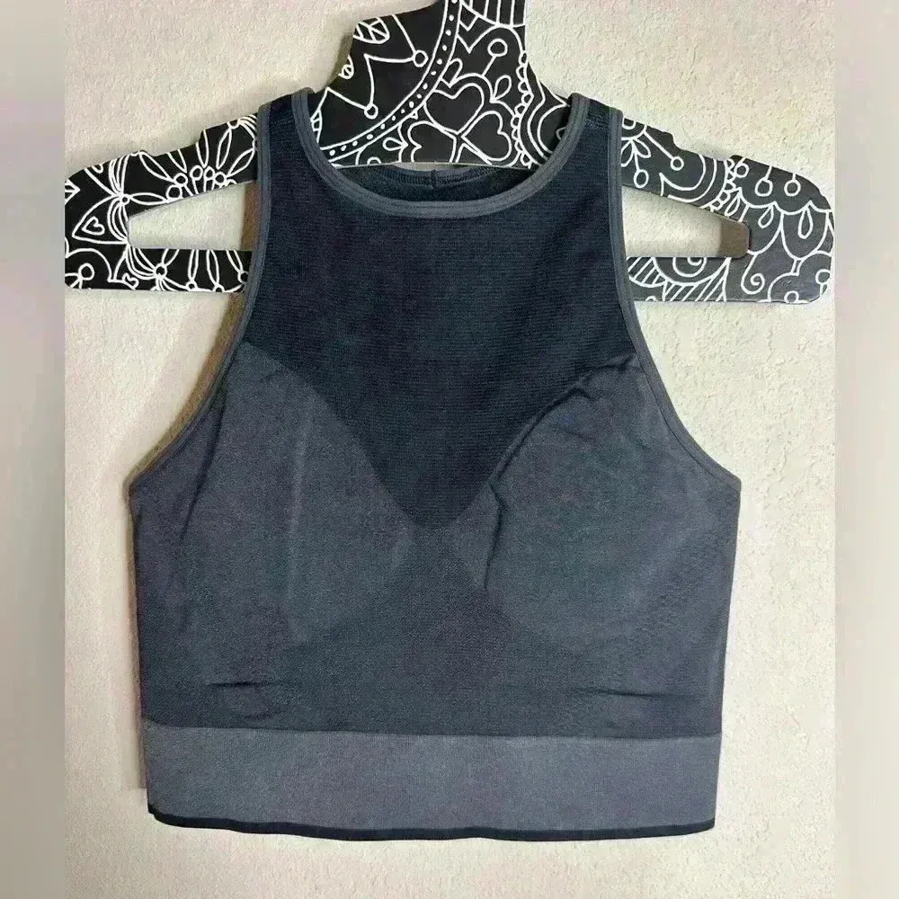 Lululemon Seamless Mesh Supportive Training Tank Top
Graphite Grey size 6 - Image 2