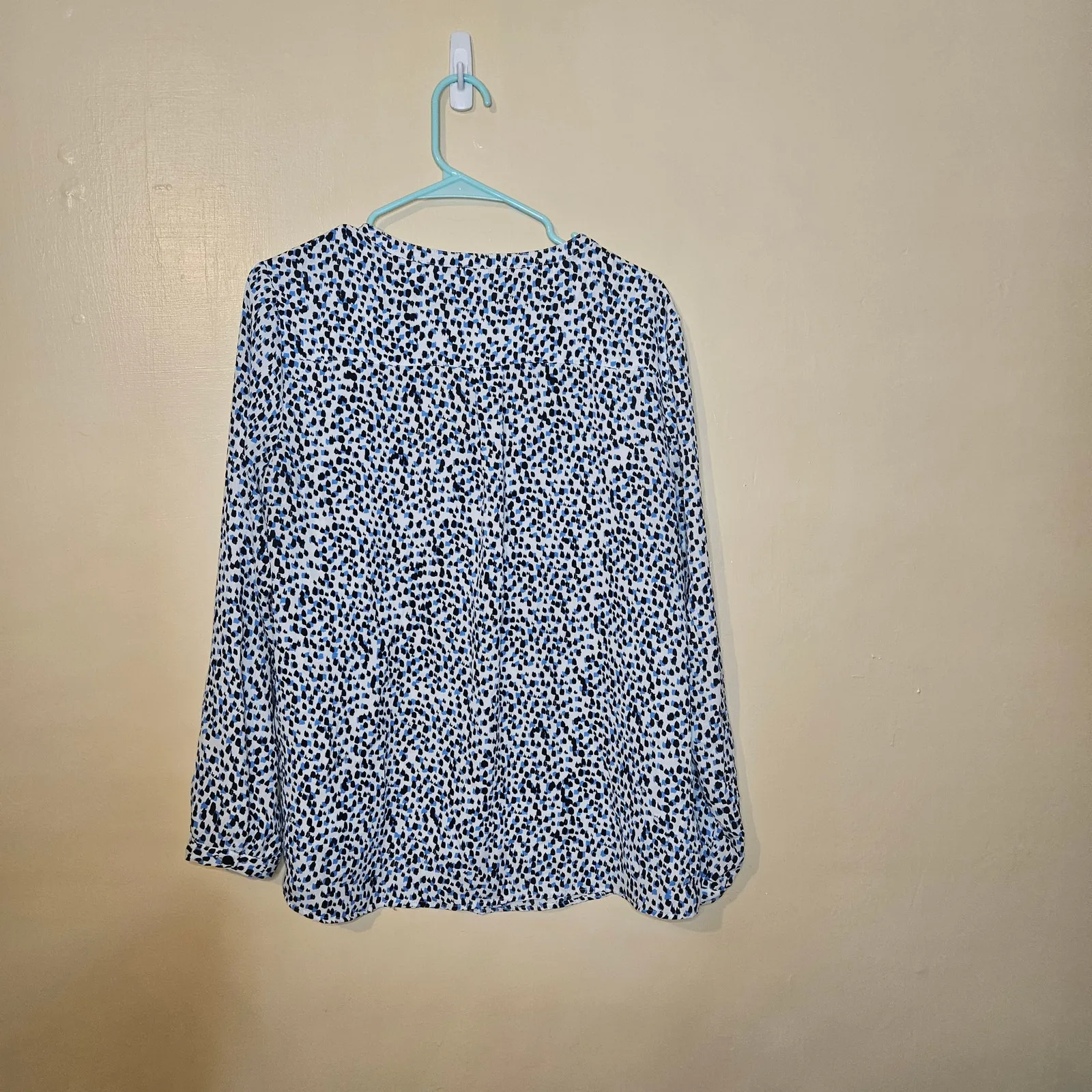 Adrianna Papell Size Large L Blouse Blue White Animal Print Career Professional - Image 2