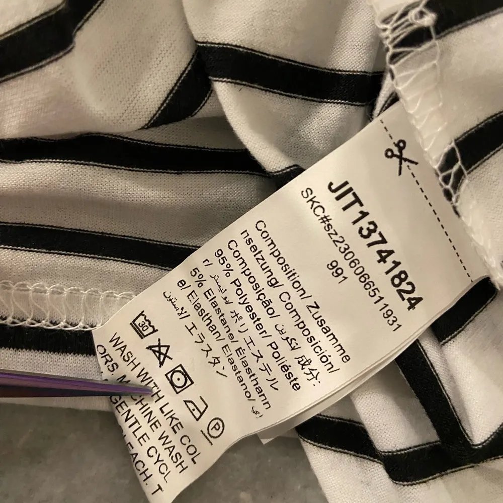 NWT Emery Rose Size 2XL Black White Strip Wooden Button Ruffle Detail Henley Top - Image 9