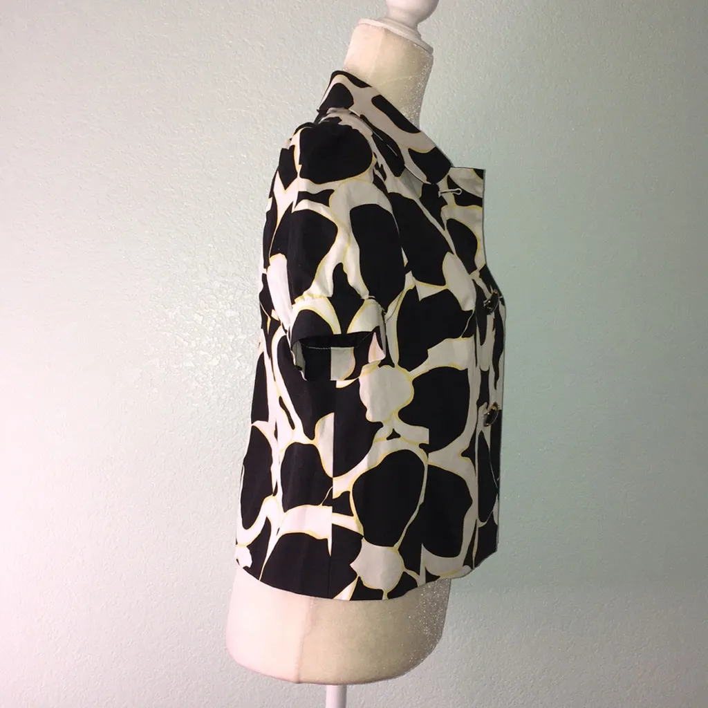 Giant Daisy Short Sleeve Blazer 18PE Black - Image 3